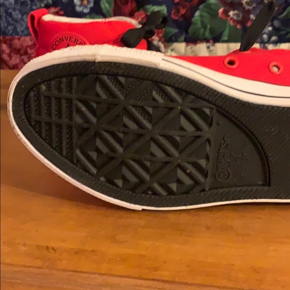 Converse Junior Size 3 Sneakers - Picture 7 of 8